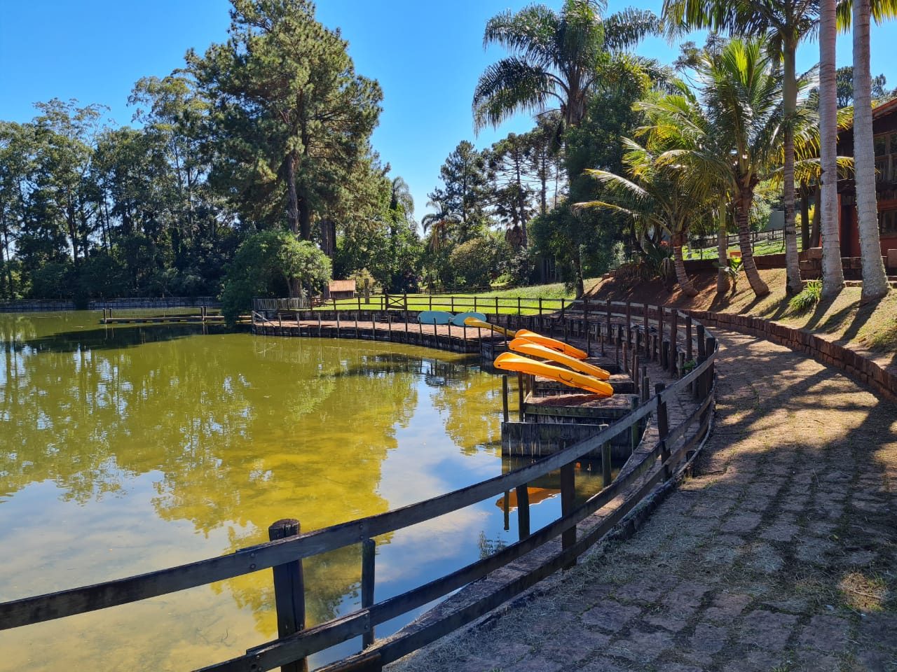 Caiaque no lago do Hotel Passarim