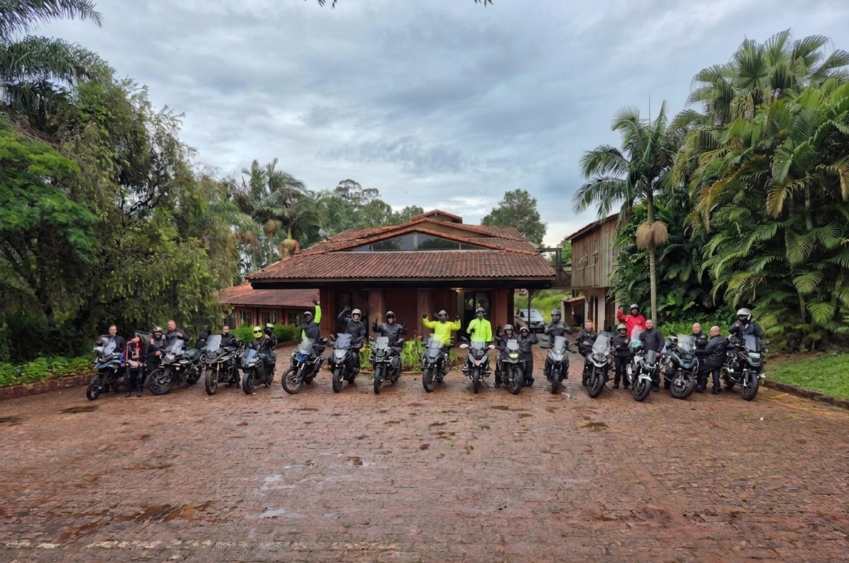 Rastro da Serpente — rota de moto